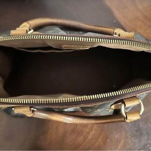 Louis Vuitton bag. Got a new one and no longer want this. Great condition